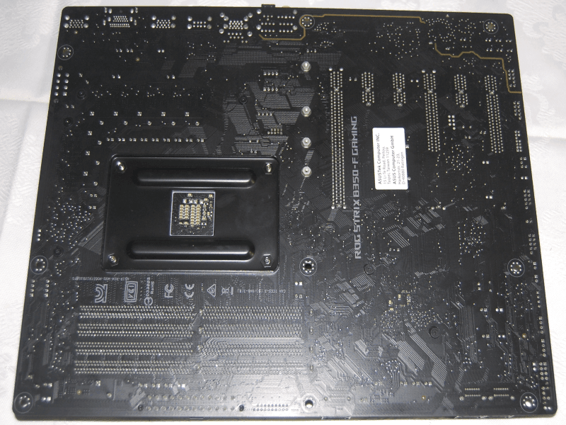 Panel Trasero y Blackplate de Asus Rog Strix B350-F Gaming